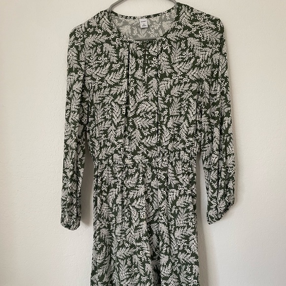 Old Navy Cute + Casual Floral / Leaf Pattern Green / White Dress XS - Picture 1 of 4
